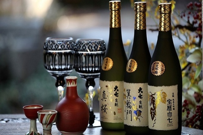 Sự khác biệt giữa rượu sake tươi và rượu sake thường
