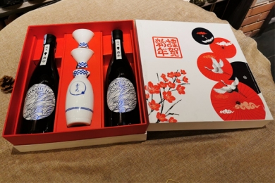 Hộp quà sake Junmai Ginjo Hikoichi 720ml