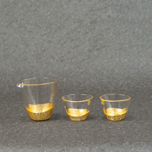 Lợi ích của việc uống rượu sake vảy vàng Nhật Bản