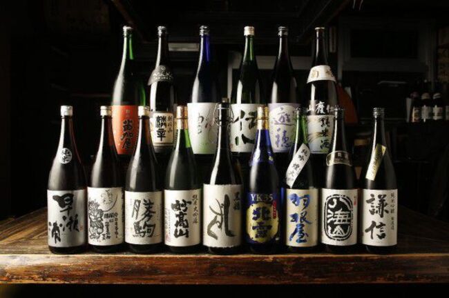 Tại sao rượu sake thường có màu tối?